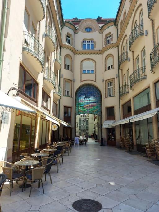 Art Nouveau Apartment Ultracentral Gran Varadino Esterno foto